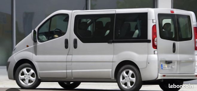 Cliquer pour voir la photo suivante Opel Vivaro tour cosmos 2l5 ctdi 145cv 8 places Gris de 2006