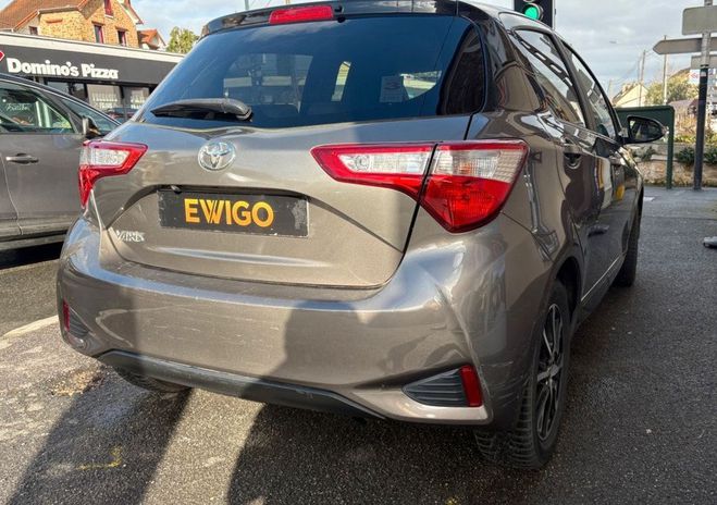 Toyota Yaris 1.5 vvti 110ch design connect nombreuses Gris de 2018