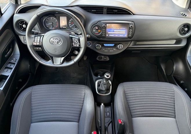 Toyota Yaris 1.5 vvti 110ch design connect nombreuses Gris de 2018