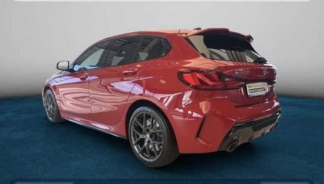 BMW Serie 1 M135 i xDrive Head-Up Navi SHZ KeyGO Fer Melbourne Rouge de 2021