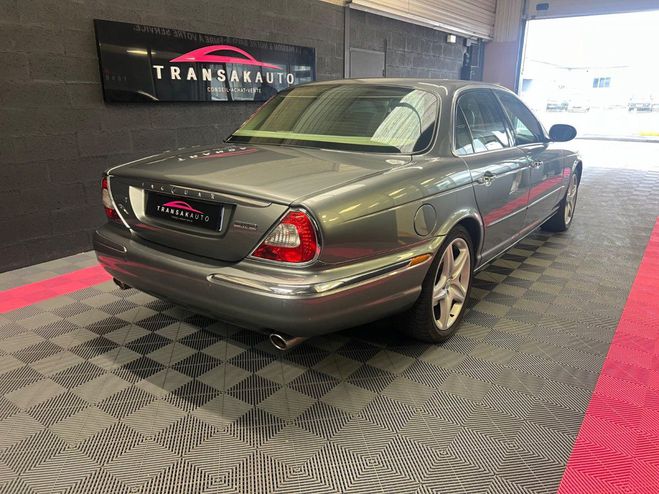 Jaguar XJ 8 4.2 V8 298 CV Sovereign Gris de 2006
