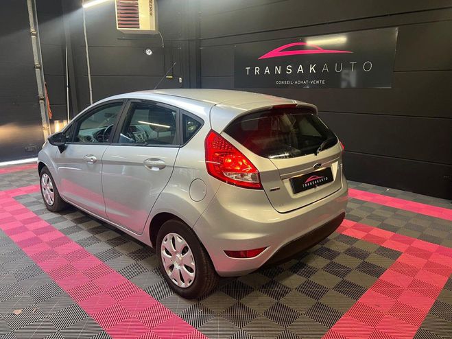 Ford Fiesta 1.4 TDCi 70 Trend   / KIT DISTRIBUTION N Gris de 2011