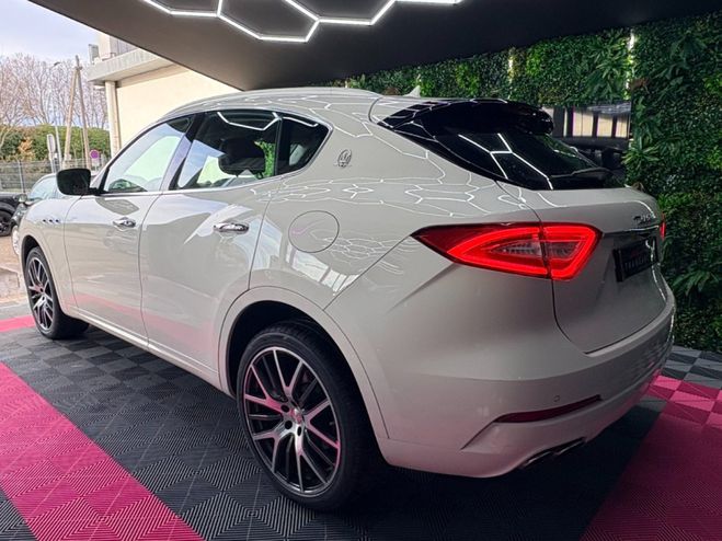 Maserati Levante 3.0 V6 Bi-Turbo 430 ch S Q4 ~ Suspension Blanc de 2016