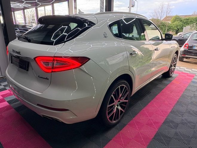 Maserati Levante 3.0 V6 Bi-Turbo 430 ch S Q4 ~ Suspension Blanc de 2016