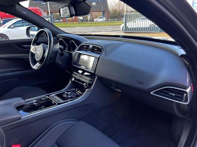 Jaguar XE 2.0 R-Sport ESSENCE Bte-AUTO 1er MAIN CA Gris M�tallis� de 