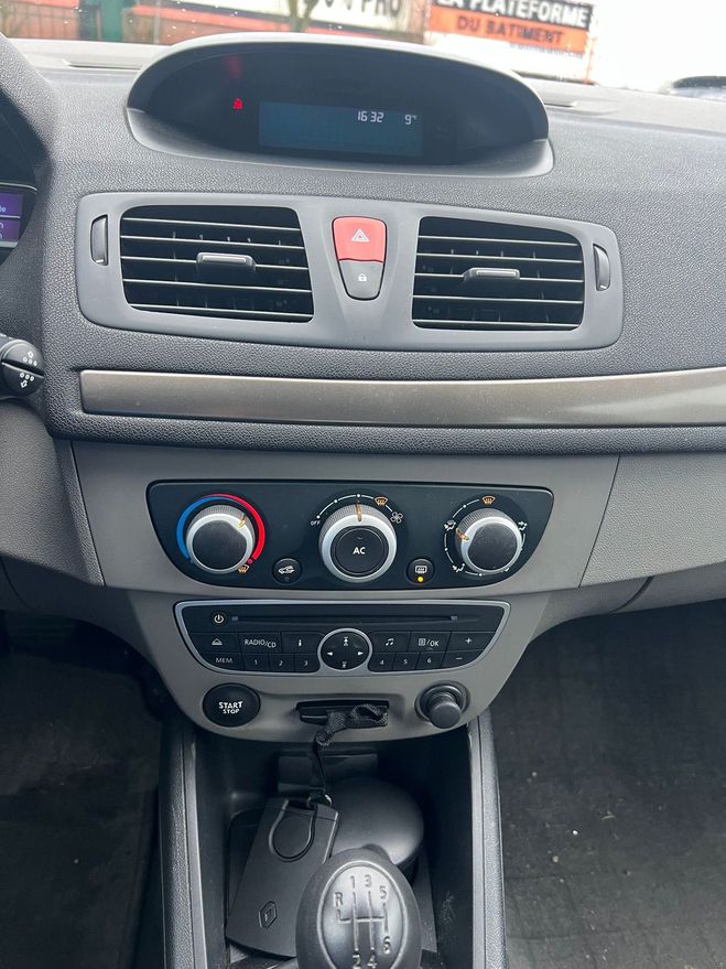 Renault Megane 3 1.6 110 ESSENCE+ETHANOL AUTHENTIQUE 1 Gris fonc� de 2009