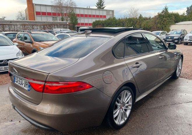 Jaguar XF 2.0d 180ch r-sport bva toit ouvrant  de 2017