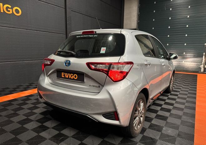 Toyota Yaris 100ch dynamic boite cvt line assist fron Gris de 2017