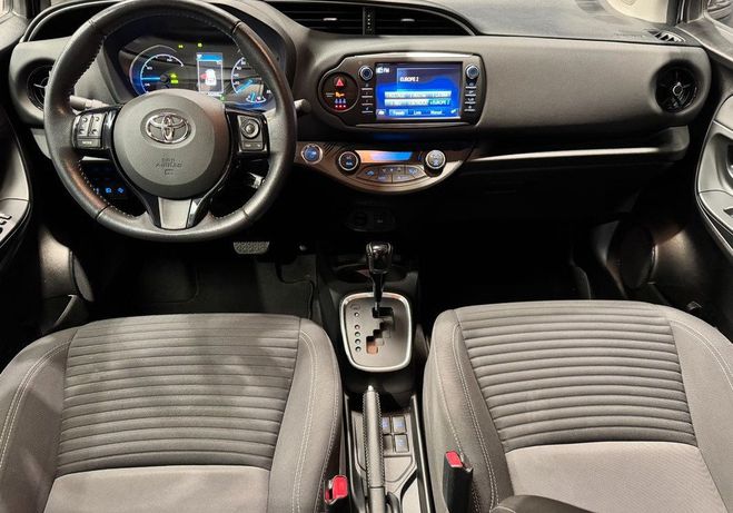 Toyota Yaris 100ch dynamic boite cvt line assist fron Gris de 2017