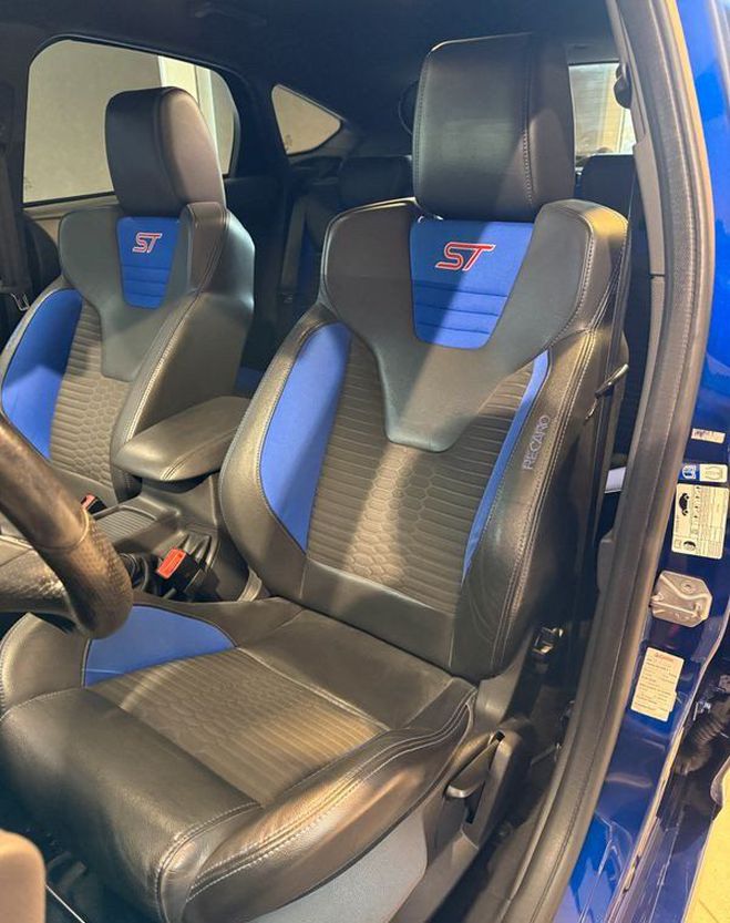 Ford Focus iii (2) 2.0 ecoboost 250 s&s st garantie Bleu de 2018