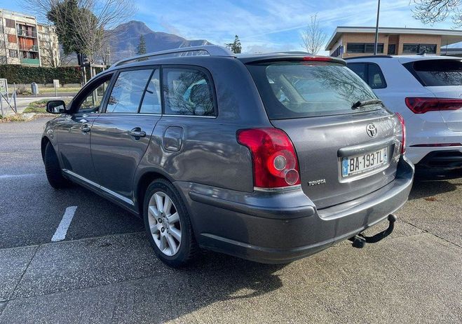 Toyota Avensis break 2.0 D4D 150 Gris de 2007