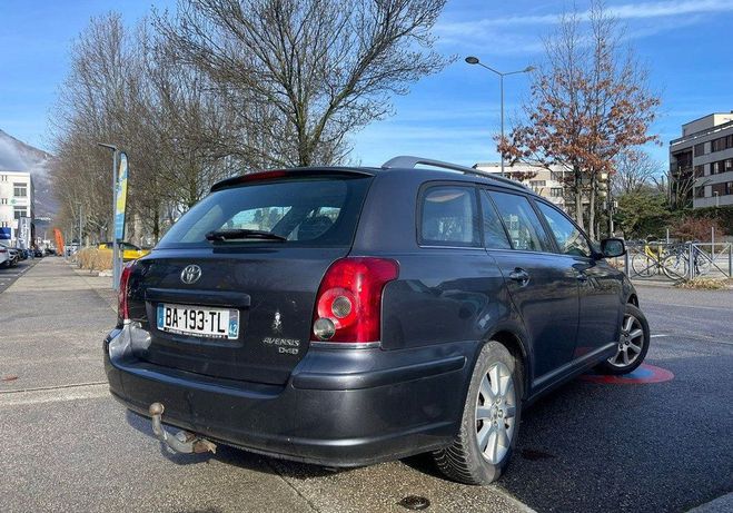 Toyota Avensis break 2.0 D4D 150 Gris de 2007