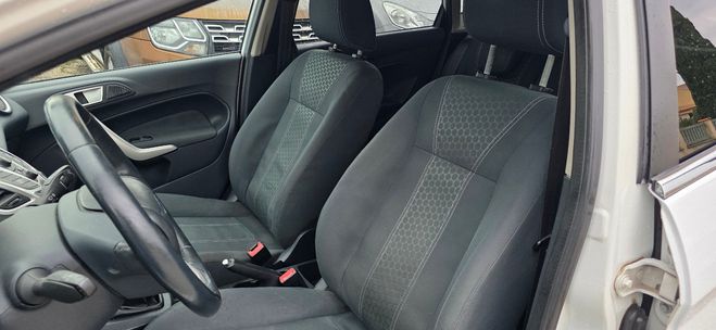 Ford Fiesta 1.4 TDCI 70ch TITANIUM 2012 149.000KMS C blanc de 2012