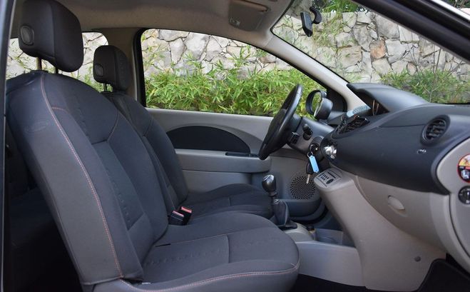 Renault Twingo 2 1.2 75ch Authentique Clim Noir de 2008