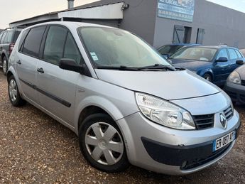  Voir d&eacute;tails -Renault Scenic II ESTATE Dynamique &agrave; Uckange (57)