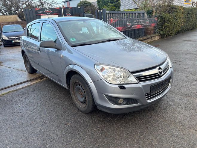 Cliquer pour voir la photo suivante Opel Astra 1.4 90ch Cosmo BA Gris de 2008