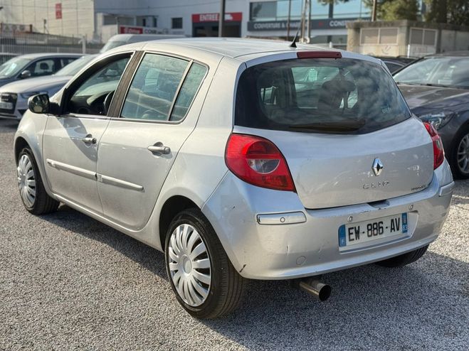Renault Clio III 2.0 16V 140CH INITIALE BVA 5P Gris C de 2007
