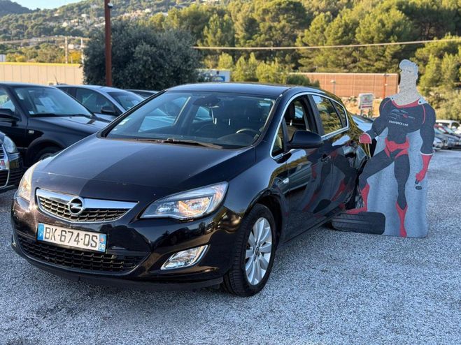Cliquer pour voir la photo suivante Opel Astra 1.3 CDTI95 FAP COSMO Noir de 2011