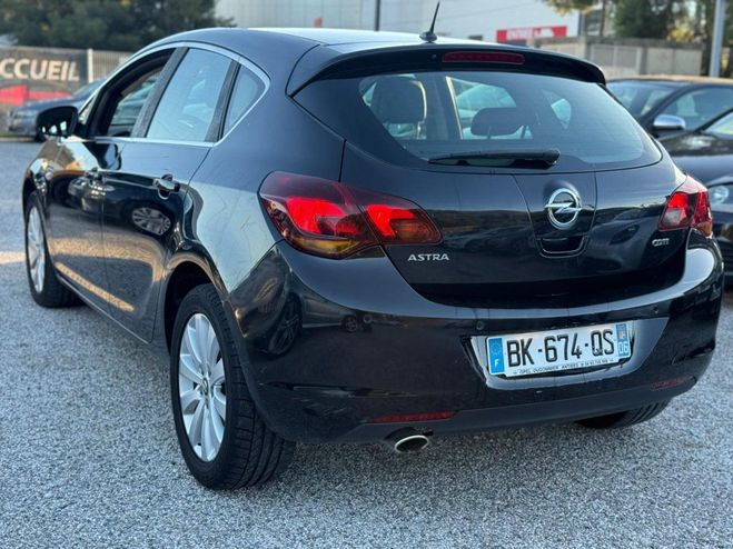 Opel Astra 1.3 CDTI95 FAP COSMO Noir de 2011