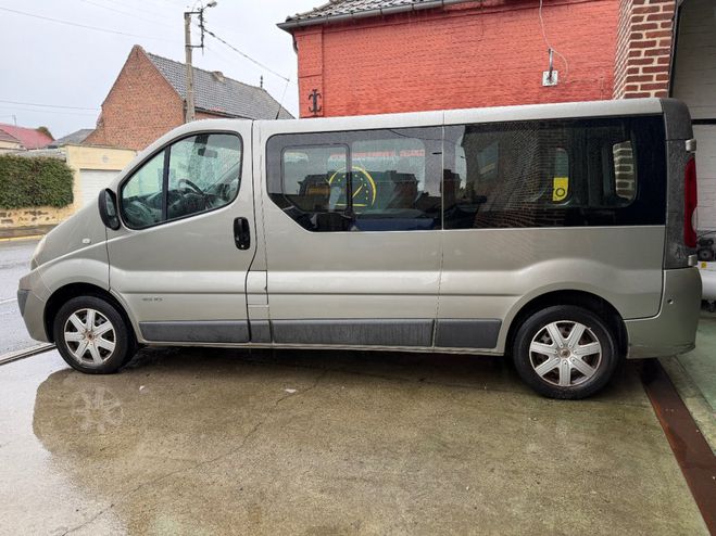 Renault Trafic II AutobusAutocar 2.0 dCi 115 passenger Gris de 2011