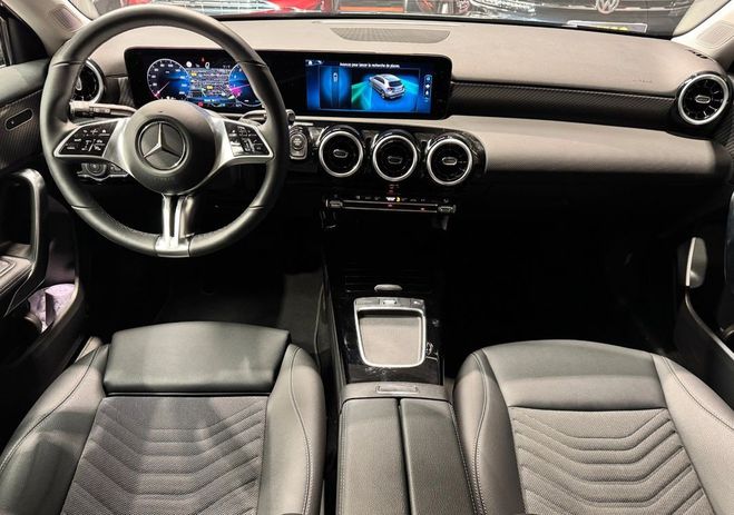 Mercedes Classe A 1.3 136ch hybrid amg line bva 8g volant  Noir de 2024