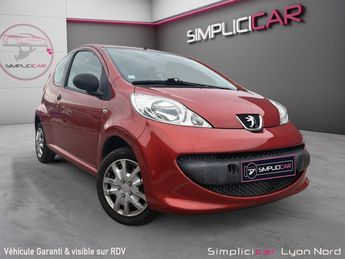  Voir d&eacute;tails -Peugeot 107 1.0e 12V 68ch BLUE LION Urban &agrave; Genay (69)