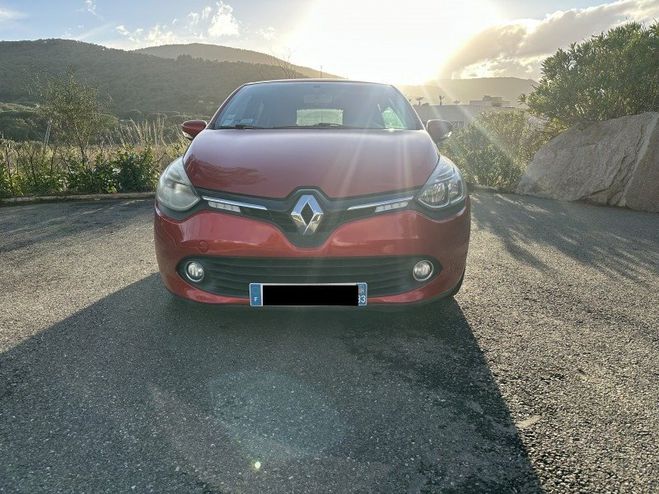 Renault Clio IV 1.2 16V 75CH LIFE Rouge de 2014