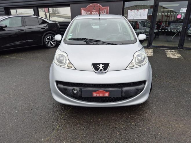 Peugeot 107 1.0i 12V BERLINE Trendy PHASE 1 GRIS CLAIR de 2007