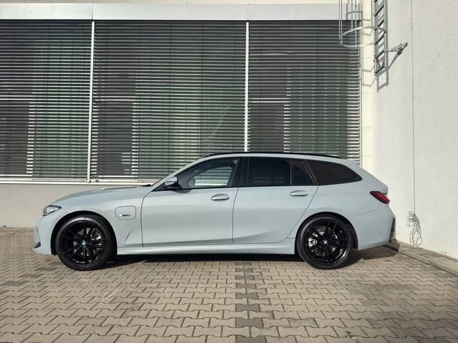 BMW Serie 3 330 e Tour M Sportpaket LED Navi DrivAs  M Brooklyn Grey de 2022