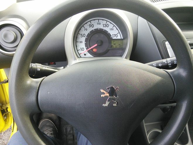 Peugeot 107 1.0 68 Urban - moteur a chaine de distri Jaune de 2009