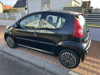  Voir d&eacute;tails -Peugeot 107  Black&Silver &agrave; Duppigheim (67)