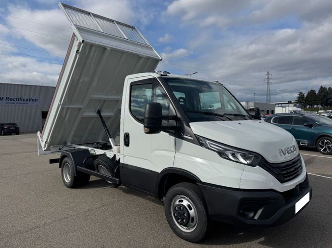 Iveco Daily BENNE 35C18 A8 180CV 3L JPM ACIER ATTELA Blanc de 2026