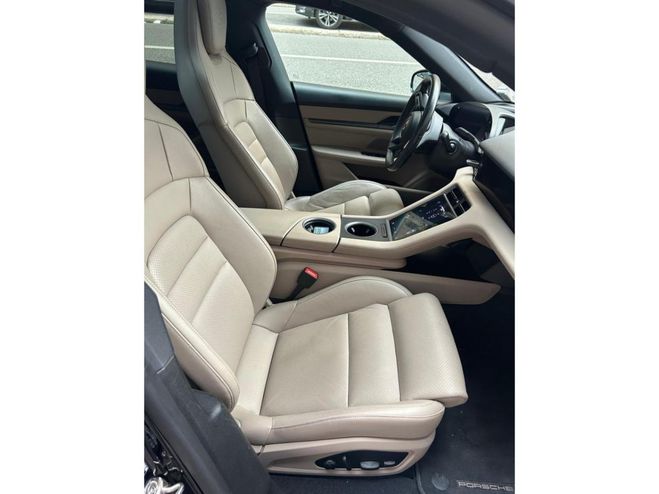 Porsche Taycan Electric BERLINE . PHASE 2 431 CV NOIR de 2024