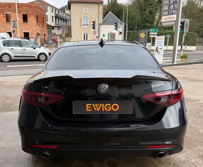 Alfa romeo Giulia ii 2.2 180 super at8   acc camera sieges Noir de 2017
