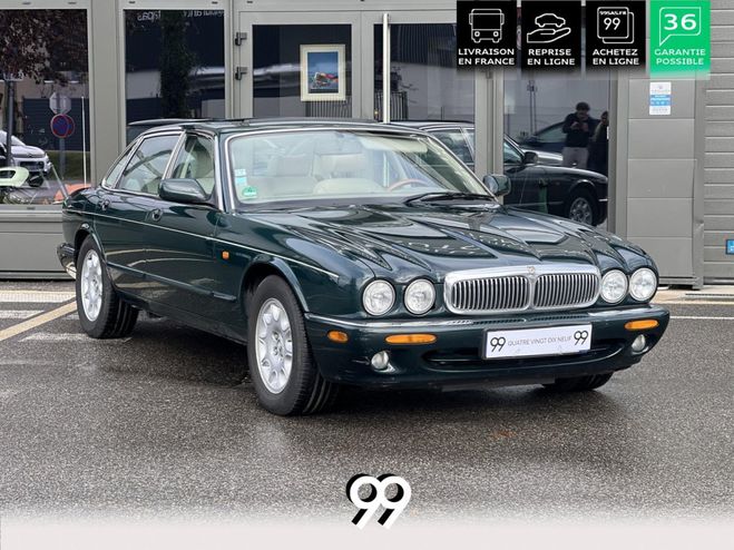 Jaguar XJ XJ8 4.0i V8 - BVA BERLINE Sovereign Cour Bleu fonc� de 1999