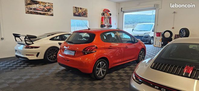 Cliquer pour voir la photo suivante Peugeot 208 ALLURE Orange de 2017