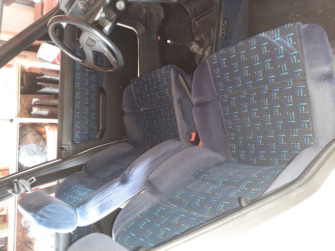 Peugeot 205 un Sacre numero   de 1995