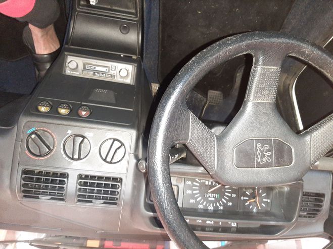 Peugeot 205 un Sacre numero   de 1995