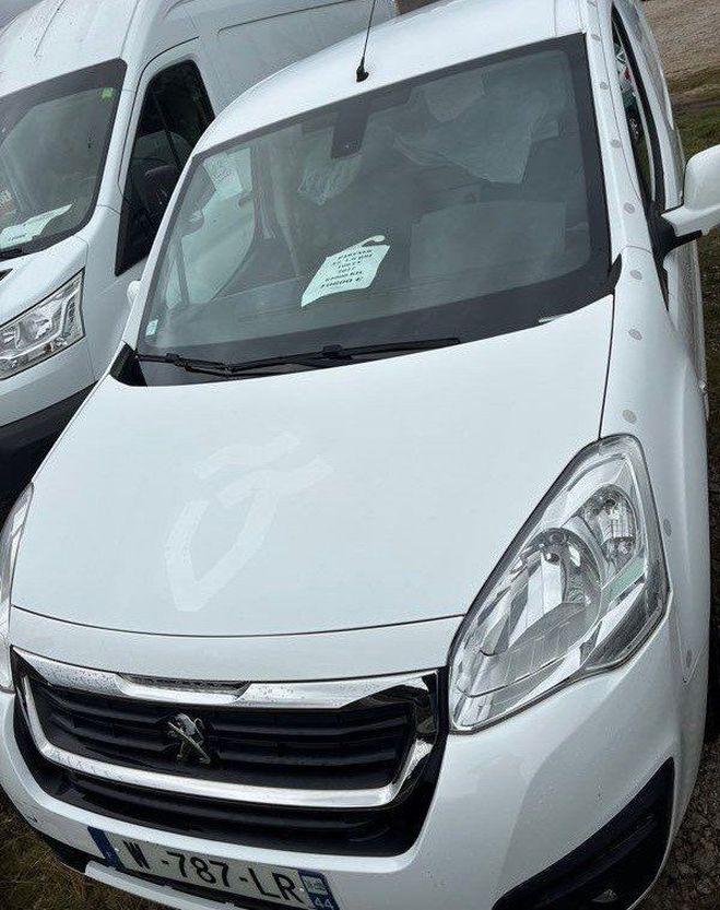 Cliquer pour voir la photo suivante Peugeot Partner xl long 2017 100cv 1.6 82000 kil de 2017