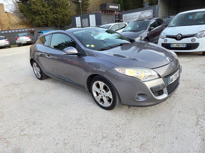 Renault Megane III COUPE Dynamique 1.5 DCi 110 ch Gris de 2009