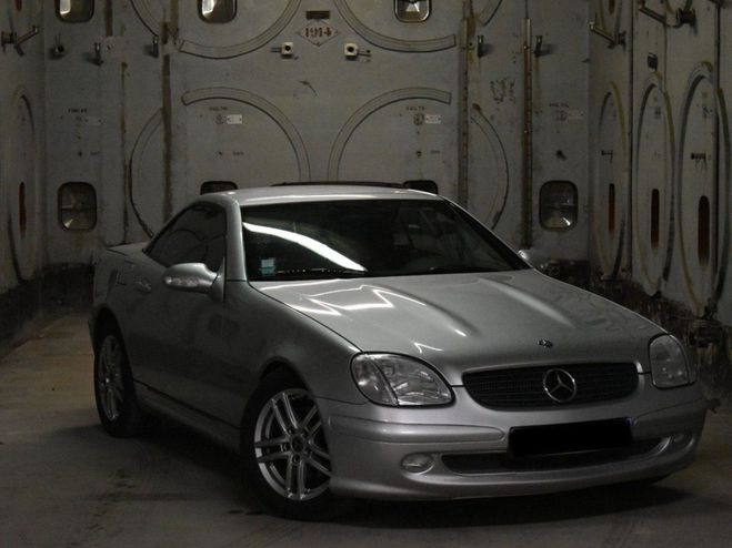 Cliquer pour voir la photo suivante Mercedes Classe SLK Gris de 2001