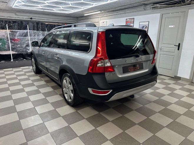 Volvo XC70 MOMENTUM AWD gris metal de 2009