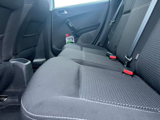 Peugeot 208 (2) 1.2 L 110 S&S EN FINITION ALLURE 5P  Gris de 2018