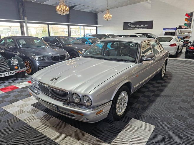 Jaguar XJ XJ8 3.2i - 32V V8 GRIS C de 2001