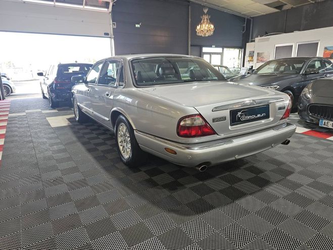 Jaguar XJ XJ8 3.2i - 32V V8 GRIS C de 2001