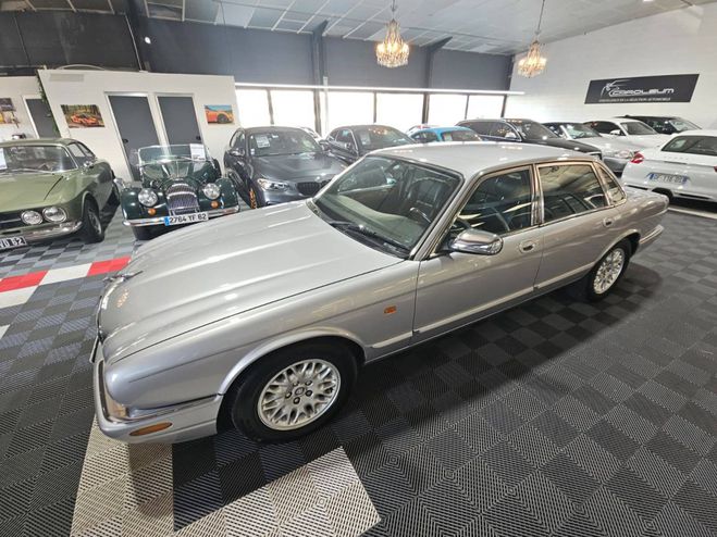 Jaguar XJ XJ8 3.2i - 32V V8 GRIS C de 2001