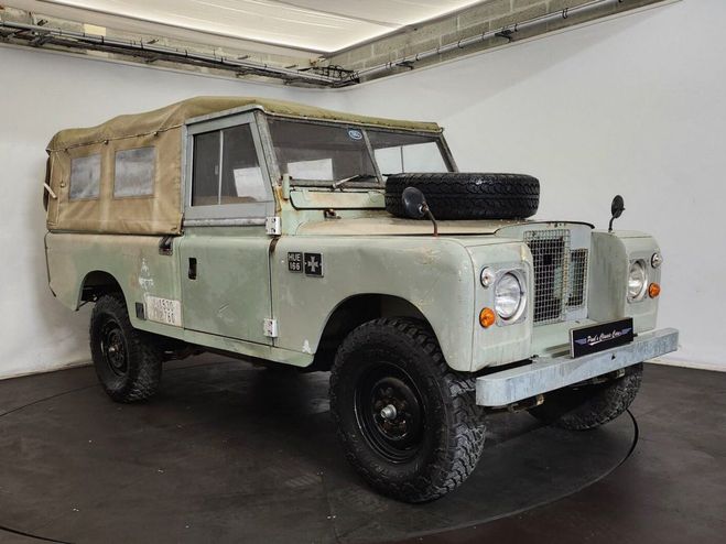 Cliquer pour voir la photo suivante Land rover Santana 109 Série 3 Vert de 1974