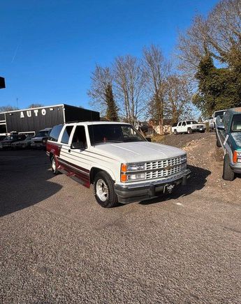  Voir d&eacute;tails -Chevrolet Suburban 5.7 v8 350 ci &agrave; Breteuil (60)