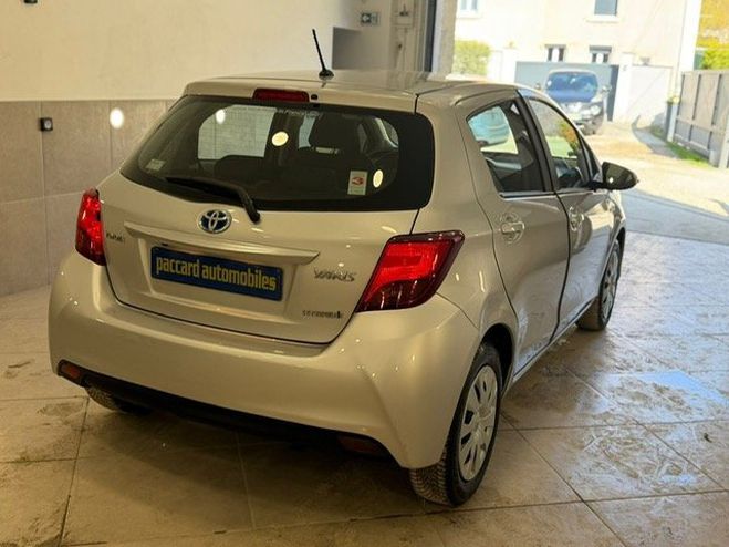 Toyota Yaris III (2) HYBRID 100H DYNAMIC 5P Grise de 2016