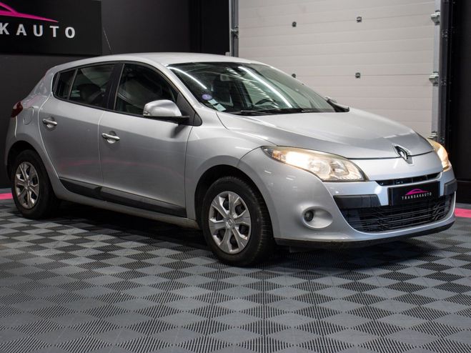 Renault Megane III BERLINE TCE 130 Carminat Tom-Tom Eur Gris de 2010
